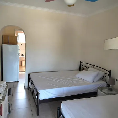 Velika Beach Rooms *